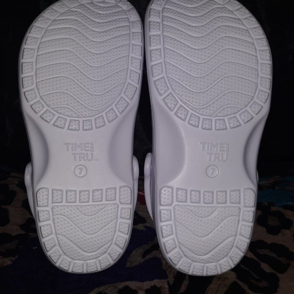 ((Listing # 128)) White Shoes (( New )) - Picture 2 of 5